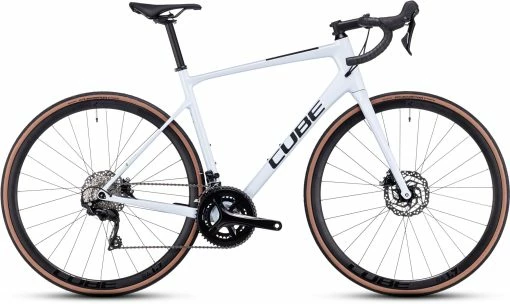 Cube Attain GTC Race Flashwhite´n´black -Vélo de route Soldes Attain GTC Race flashwhite n black 677200