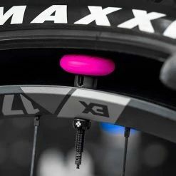 Muc-Off Stealth Tubeless Support D'étiquette Et Valve 44mm Kit -Vélo de route Soldes Muc Off Stealth Tubeless Tag Halter 44mm Ventil Kit 6