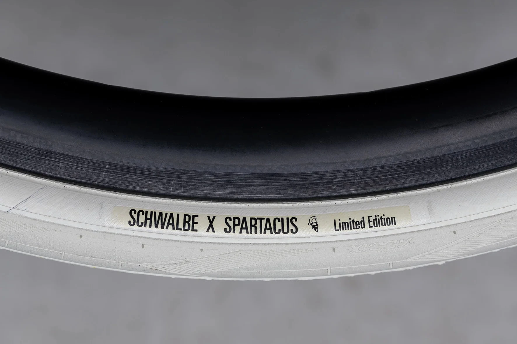 Schwalbe Pro One X Spartacus Evo Super Race 28-622 TLE Addix Race Pneus Pliants 3 Schwalbe Pro One X Spartacus Evo Super Race 28-622 TLE Addix Race Pneus Pliants – Image 3